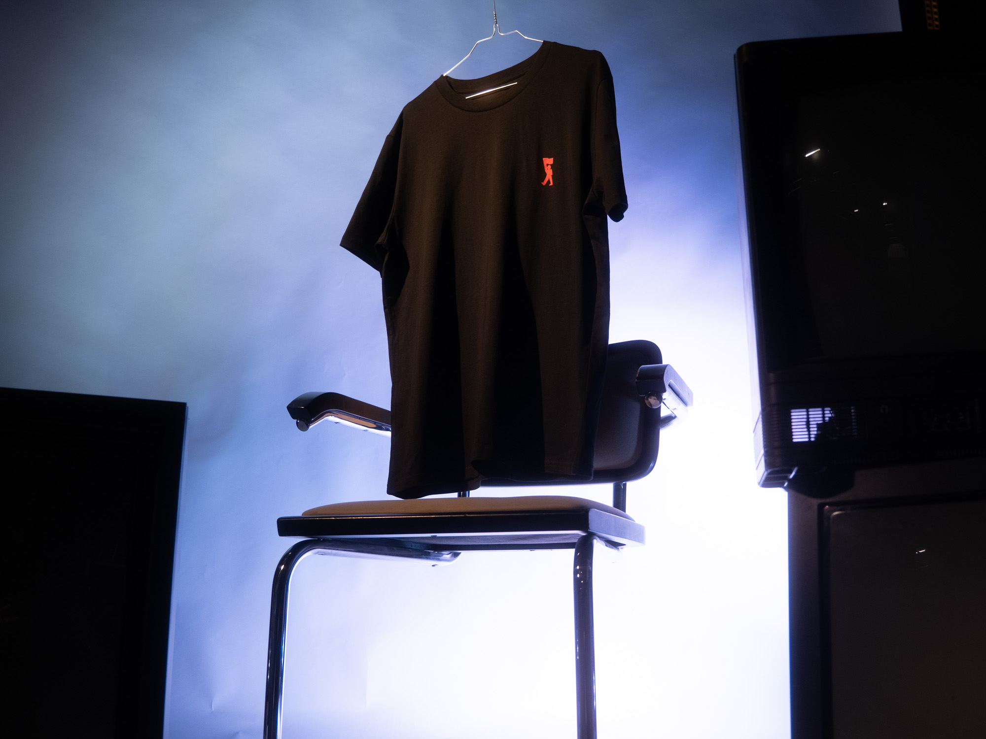 Piros figurás póló