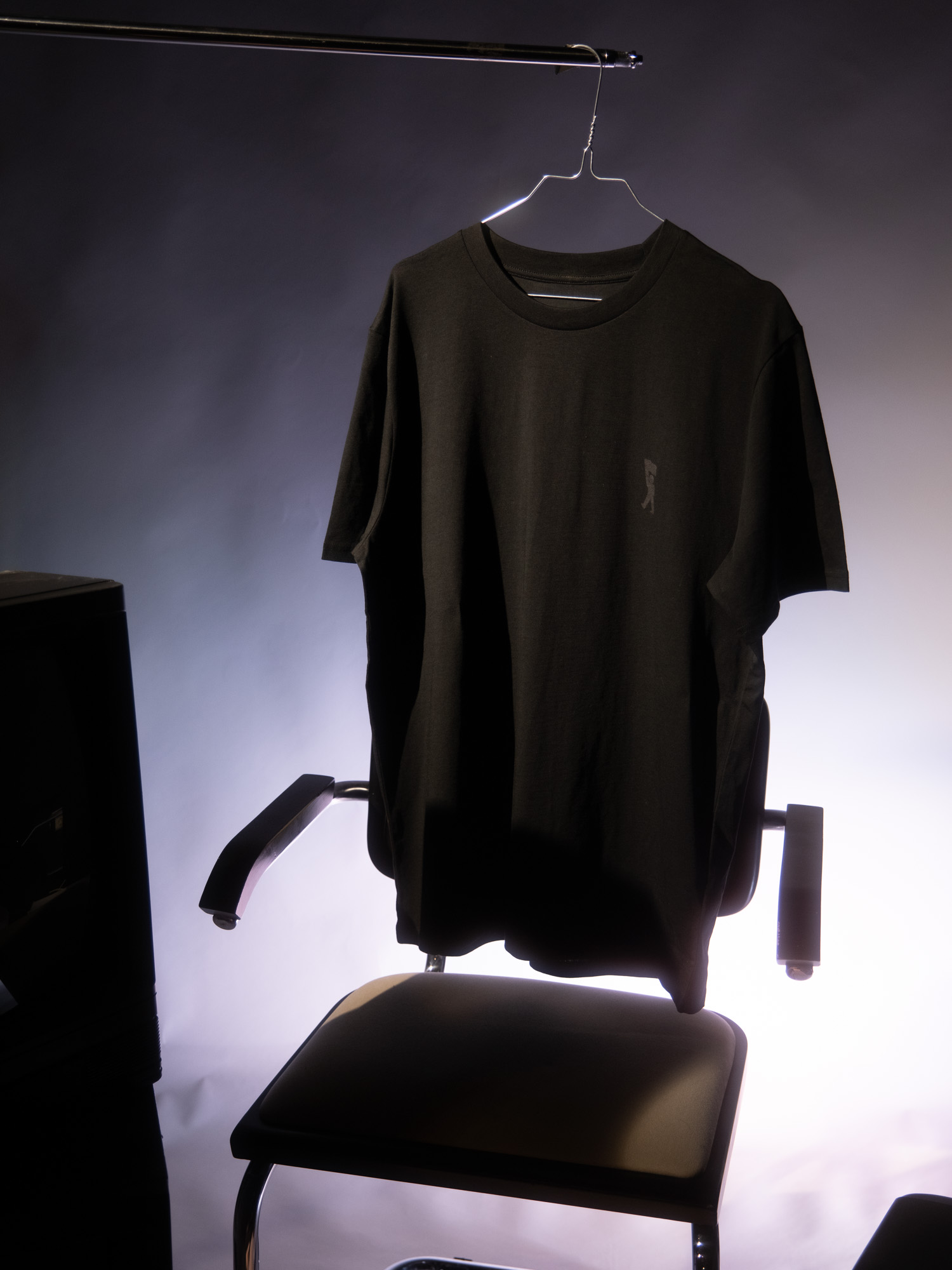 Lopakodó figurás póló