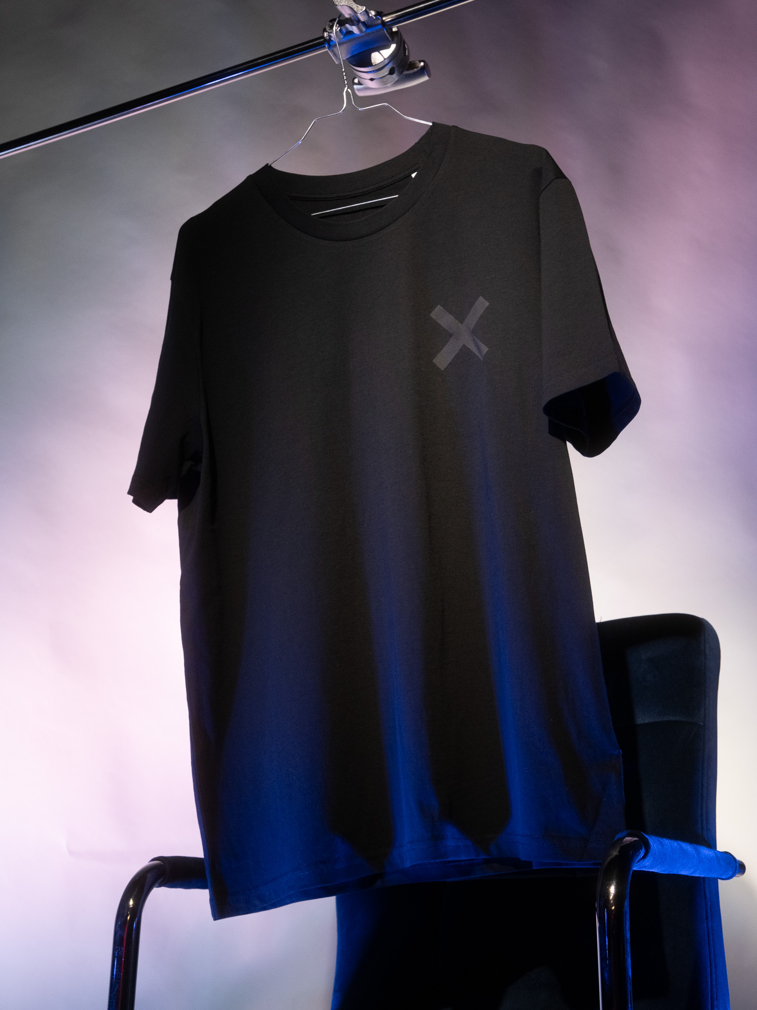 Vétó feketén fekete póló